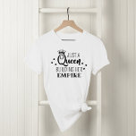 T-shirt Juste une reine qui construit son empire Citation<br><div class="desc">Ce fabuleux design tee - shirt blanc pour ses caractéristiques "Just a Queen building her empire", une citation amusante et inspirante, en noir. Une couronne et des étoiles accentuent le design stylisé de la typographie. Fait un grand cadeau pour un expert do-it-yourself, un propriétaire de petite entreprise ou un entrepreneur....</div>