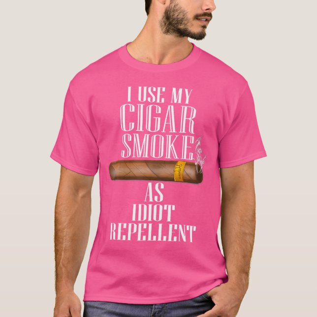 T-shirt J'utilise ma fumée de cigare comme répulsif idiot  (Devant)