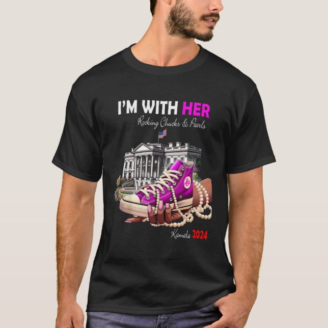 T-shirt Kamala Harris 2024 I'm With Her Rocking Chucks &am (Devant)