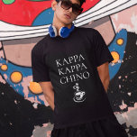 T-shirt Kappa Kappa Chino Amusant café<br><div class="desc">Un t-shirt cool pour les amateurs de café, ce design présente une spin sur les organisations grecques avec son texte KAPPA KAPPA CHINO et une tasse chaude vapeur de cappuccino graphique sous le texte. Choisissez parmi les nombreux styles de chemise et options de couleur pour une chemise amusante que vous...</div>