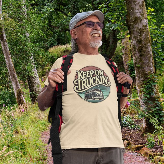 T-shirt Keep On Truckin’ Retro 60s (A must-have for old souls and free spirits. Keep on truckin’ in timeless 1960s counterculture cool.
)