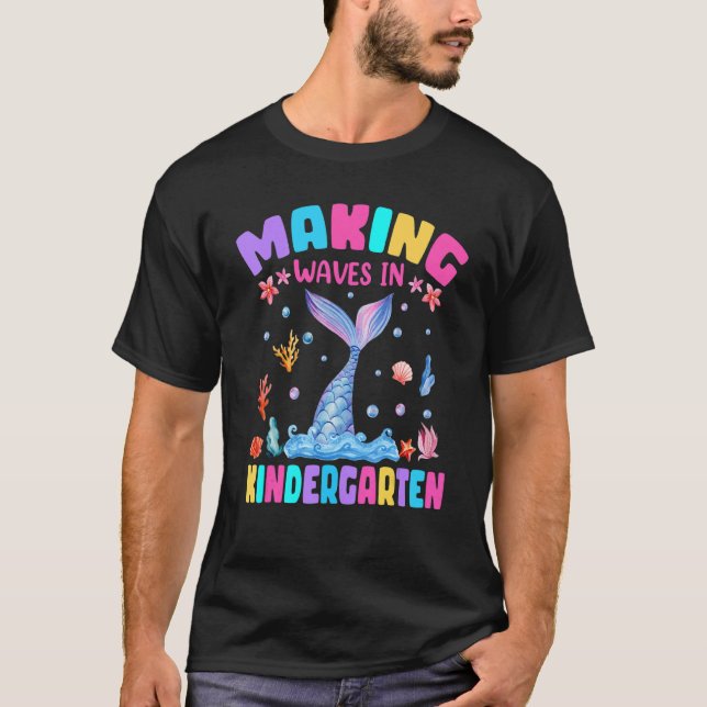 T-shirt Kids Making Magical Waves In Kindergarten Mermaid  (Devant)
