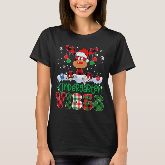 T-shirt Kindergarten Vibes Teacher Buffalo Plaid Reindeer  (Devant)