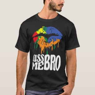 T-shirt Kiss Me Bro Gay Rainbow Mouth to Kiss for Pride Pe
