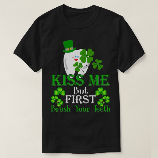 T-shirt Kiss Me Brosse Tes Dents Assistant dentaire St Pat (Design devant)
