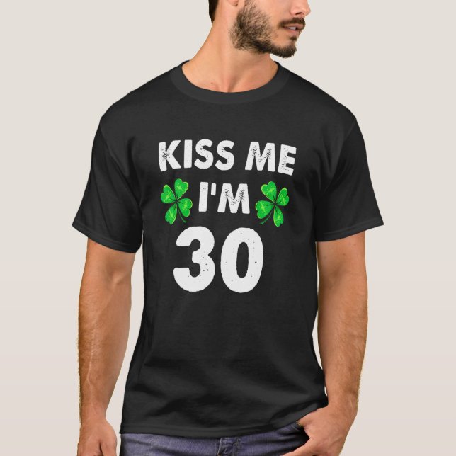 T-shirt Kiss Me I'm 30 Anniversaire St Pattys Mens Femmes  (Devant)
