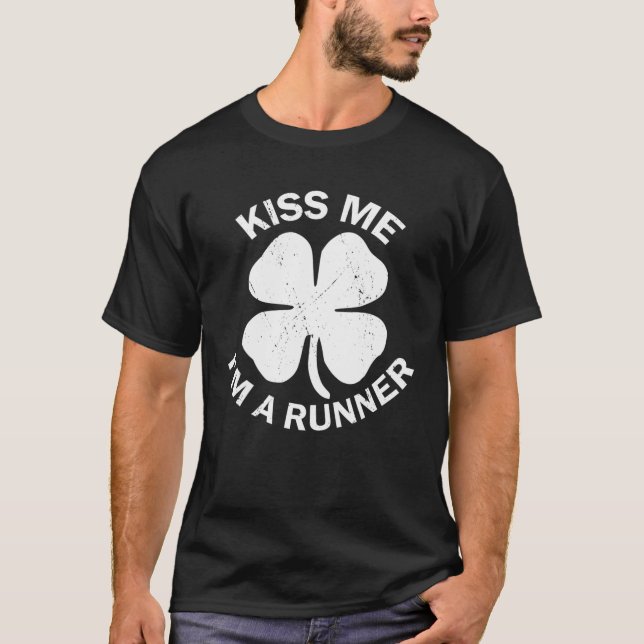 T-shirt Kiss Me I'm A Runner Saint Patrick Day (Devant)