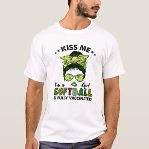 T-shirt Kiss Me Im A Softball Girl Shamrock irlandaise St
