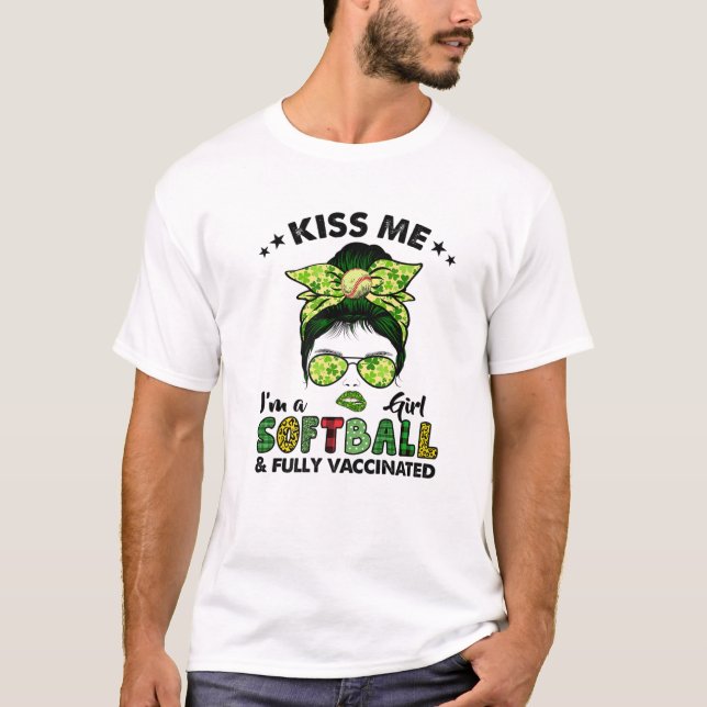 T-shirt Kiss Me Im A Softball Girl Shamrock irlandaise St  (Devant)