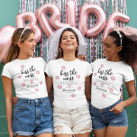 T-shirt Kiss The Miss Goodbye Bachelorette Party<br><div class="desc">Ce maillot de soirée de bachelorette amusant et flirtant est parfait pour toute fête de mariée et de mariée célébrant le prochain grand jour ! Le t-shirt présente une sélection de lèvres roses avec les mots "Embrasse les Miss Adieu", le nom de la mariée, et la date. C'est parfait pour...</div>