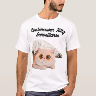 T-shirt kitty sous couverture