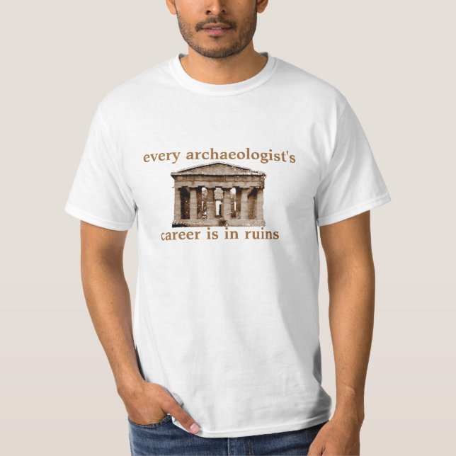 T-shirt La carrière de chaque archéologue est dans les (Devant)