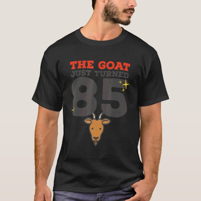 T-shirt La chèvre vient de souffler 85 bougies Thème de ch (Devant)