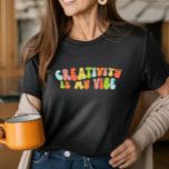 T-shirt La Créativité Est Mon Vibe, Artiste Créatif Super<br><div class="desc">T-shirt super "la créativité est ma vibe". Il fait un cadeau fantastique pour la personne créative dans votre vie.</div>