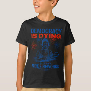 T-shirt La démocratie est en train de mourir, mais Hey Nic