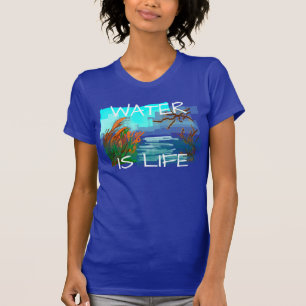 T-shirt La "eau est la vie" avec la rivière