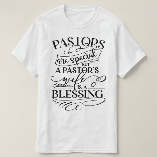 T-shirt La femme d'un pasteur est une bénédiction (Design devant)