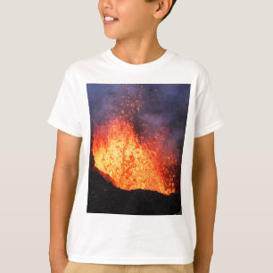 T-shirt La fontaine de la lave chaude éclate du volcan de