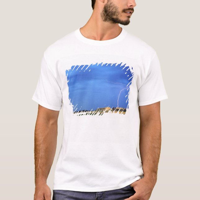 T-shirt La foudre frappe les collines de Wildcat près de (Devant)
