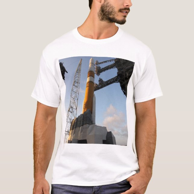 T-shirt La fusée Delta IV (Devant)