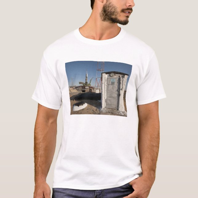 T-shirt La fusée Soyouz peu après l'arrivée 2 (Devant)