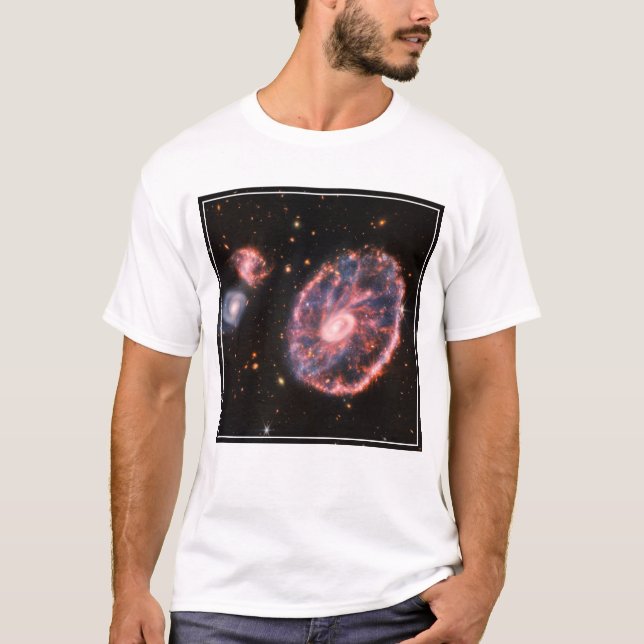 T-shirt La Galaxie Cartwheel Et Ses Galaxies Compagnons. (Devant)