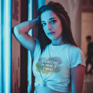 T-shirt La guérison n'est pas une course – Pastel Wellness
