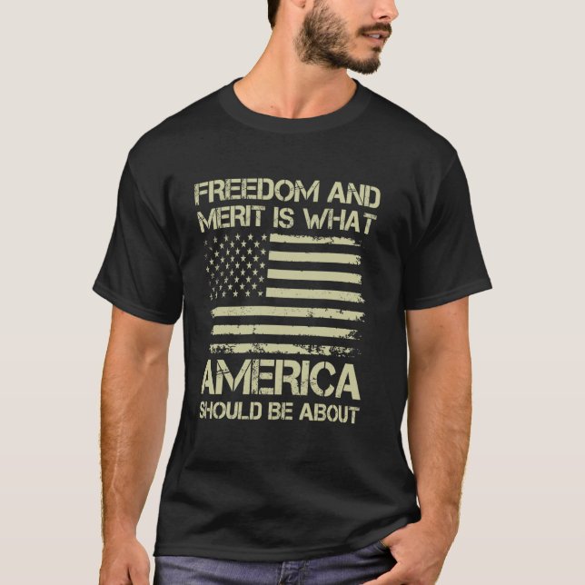 T-shirt La Liberté Et Le Mérite Sont Ce Que L'Amérique Dev (Devant)