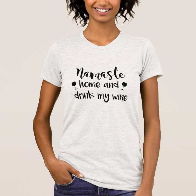 T-shirt La maison de Namaste et boivent de mon vin (Devant)