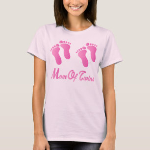 T-shirt La maman des empreintes de pas roses de jumeaux a