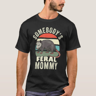 T-shirt La maman sauvage de quelqu'un Maman drôle rétro fé