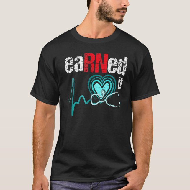 T-shirt L'a mérité Infirmière RN Diplômée (Devant)