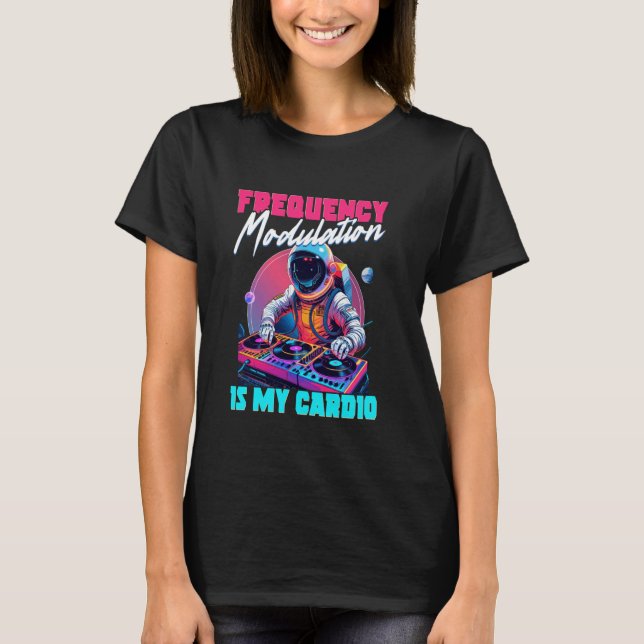 T-shirt La modulation de fréquence du synthétiseur est mon (Devant)