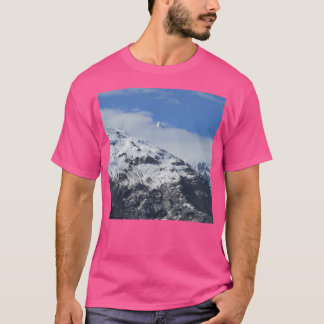 T-shirt La Montagne À Travers Les Nuages Actifs
