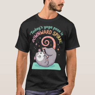 T-shirt La pose de yoga d'aujourd'hui est l'opossum en spi