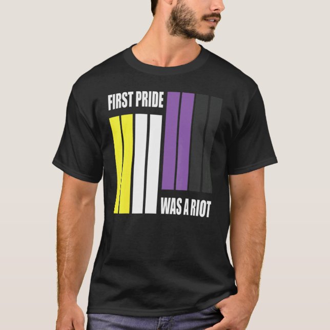 T-shirt La Première Fierté Était Une Émeute Non Binary Fla (Devant)