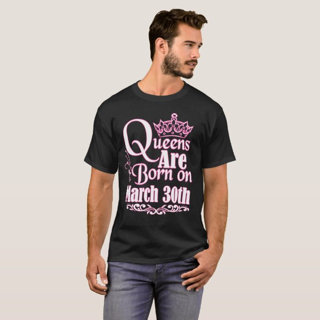 T-shirt La Reine sont le 30 mars anniversaire drôle né (Devant entier)