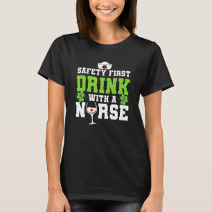 T-shirt La sécurité d'abord pour la Saint-Patrick, buvez a