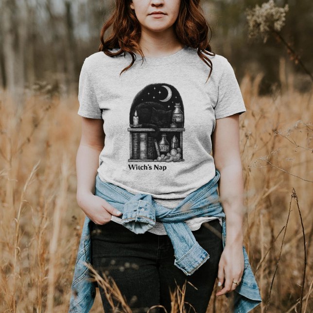 T-shirt La sieste de la sorcière - Chat noir dormant dans  (Créateur téléchargé)