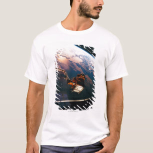 T-shirt La terre de la navette spatiale 3