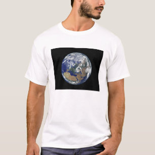 T-shirt La terre entièrement allumée portée sur l'Europ