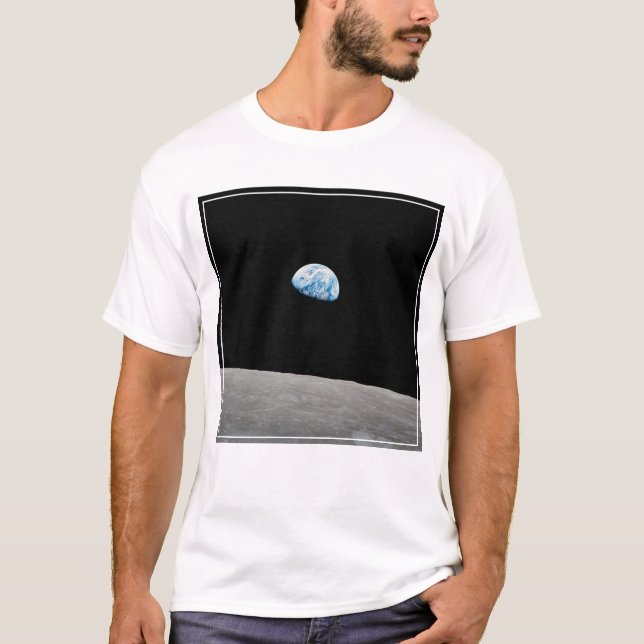 T-shirt La Terre S'Élève Au-Dessus De L'Horizon Lunaire. (Devant)