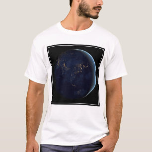 T-shirt La Terre s'illumine la nuit en Asie et en Australi