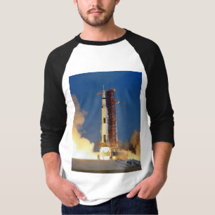 T-shirt La Terre tremble pendant que Saturne V Blade Skywa