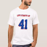 T-shirt La Vie Commence À 41 Funny 41ème Anniversaire<br><div class="desc">41e Anniversaire Joke La Vie Commence À 41 Tee. Une chemise d'anniversaire humoristique avec l'âge personnalisable "41" et le texte personnalisable "La vie commence à". Cette chemise extraordinaire drôle 41ème anniversaire est entièrement personnalisable, ajoutez votre texte et vos images! Amusant !</div>