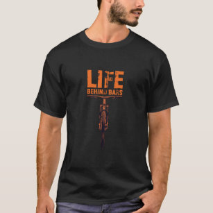 T-shirt La vie de vélo de montagne derrière des barres