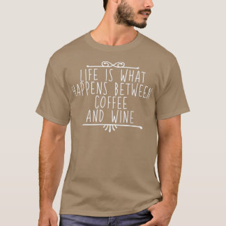 T-shirt La vie est ce qui se passe entre le café et le vin