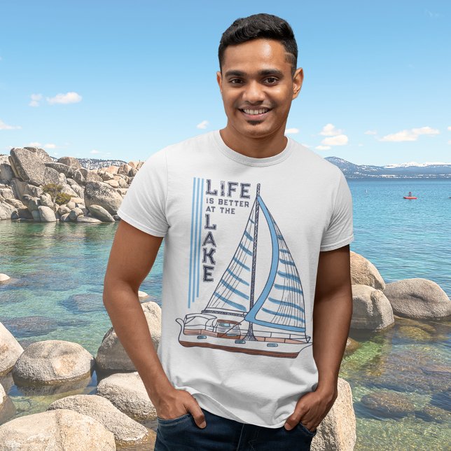 T-shirt La vie est meilleure au bateau à voile Lake Blue S (Créateur téléchargé)