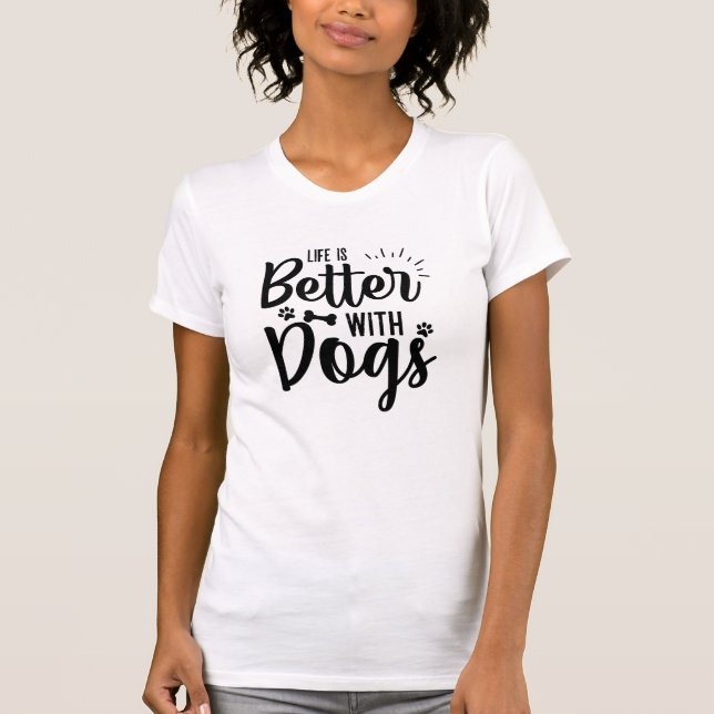 T-shirt La Vie Est Meilleure Avec Les Chiens (Devant)