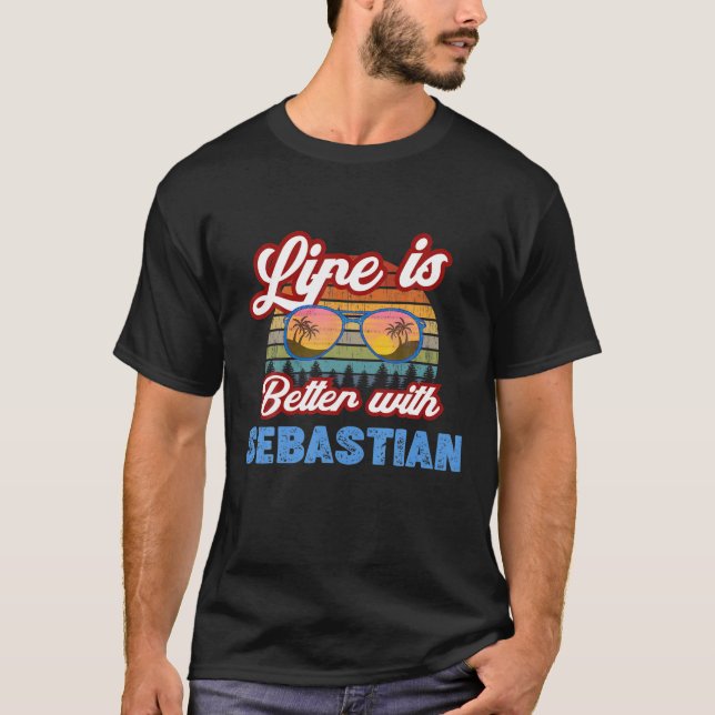 T-shirt La Vie Est Meilleure Avec Sebastian Funny Men/Boy/ (Devant)
